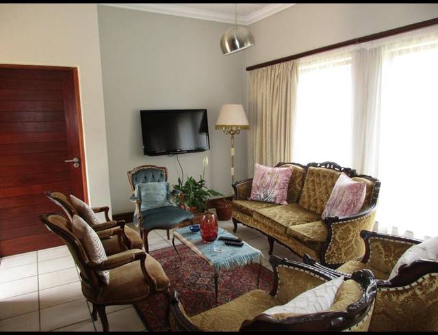 2 BEDROOM TOWNHOUSE FOR SALE IN RETIRE AT MIDSTREAM